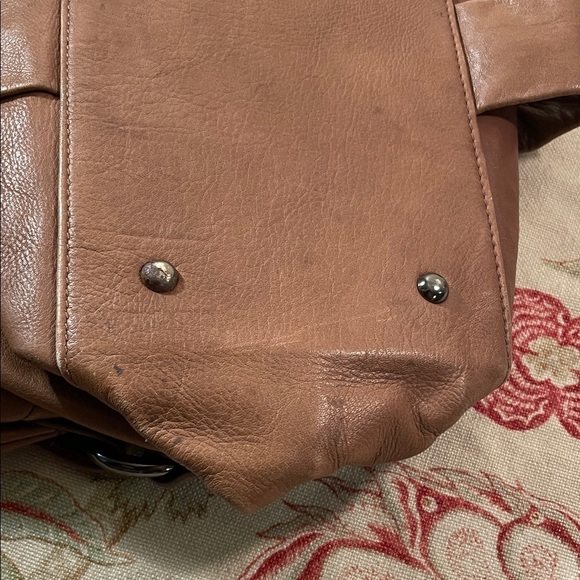 Vera Pelle Tan Slouchy Leather Strapped Leather Shoulder/ Hand Bag - Picture 9 of 16